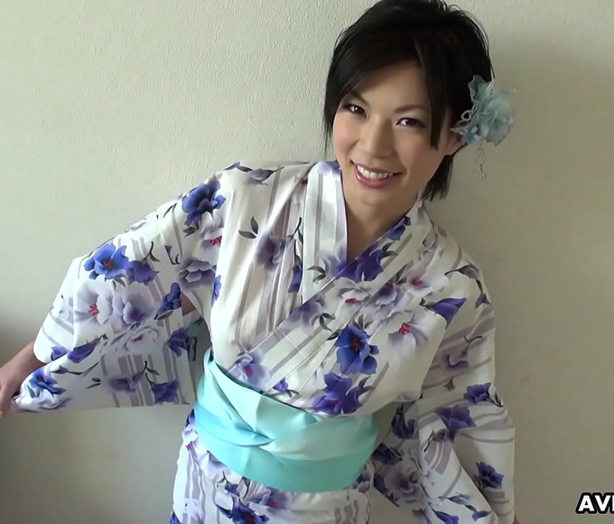 Japanese Beauty Saki Aoyama's Sultry Cocksucking Scene in Kimono Attire!