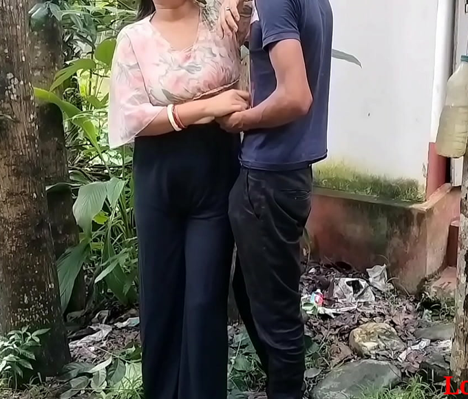 JAV MILF Seduces Her Luscious Desi Girlfriend Outdoor