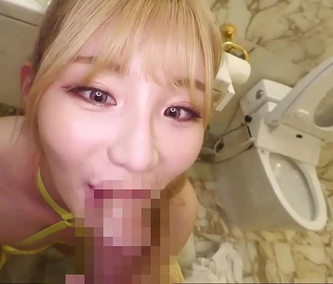 Unleash your desires with a blonde goddess in Shonan! Watch her tight curves in a swimsuit that will drive you wild!