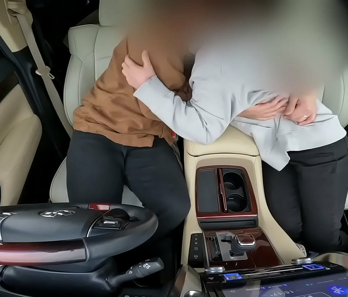 Japanese Wife's Hot Affair ~  Nakadashi Blowjob and Sex in Adulterous Car Ride