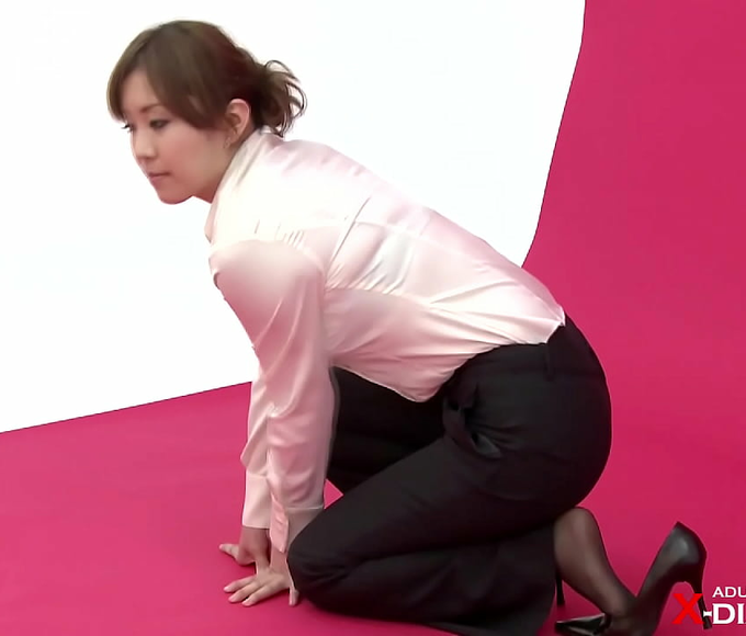 Introducing Maki Momoi's Sensual Nude Photo Session - Exclusive Content!