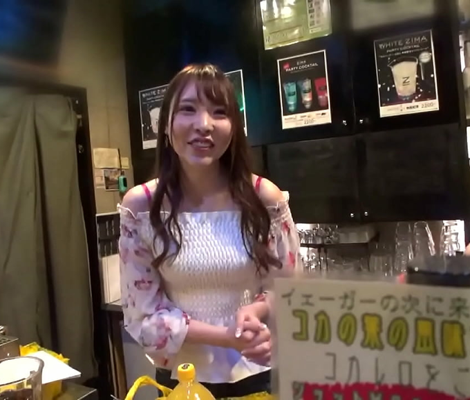 JAV Queen Emi ~  How a Clever Akabane Bar Owner Mass-Produces Regular Customers with Her Naughty Hospitality!