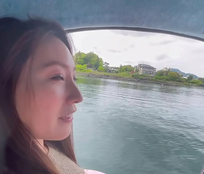 Seductive Milf Enjoying A Boating Adventure On Lake Kawaguchi - Yamanashi Prefecture