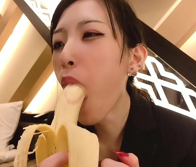 Getting Wild With Japonica! Exclusive Japanese Amateur Handjob With Condom Blowjob And Banana Teasing